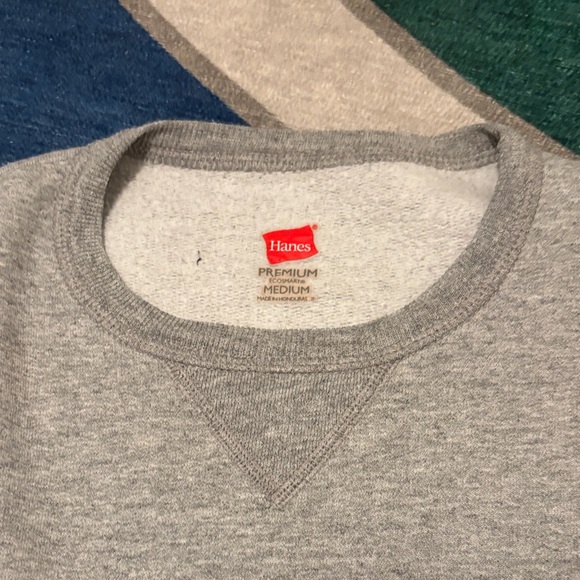 Classic 90s Hanes Crewneck - Picture 2 of 3